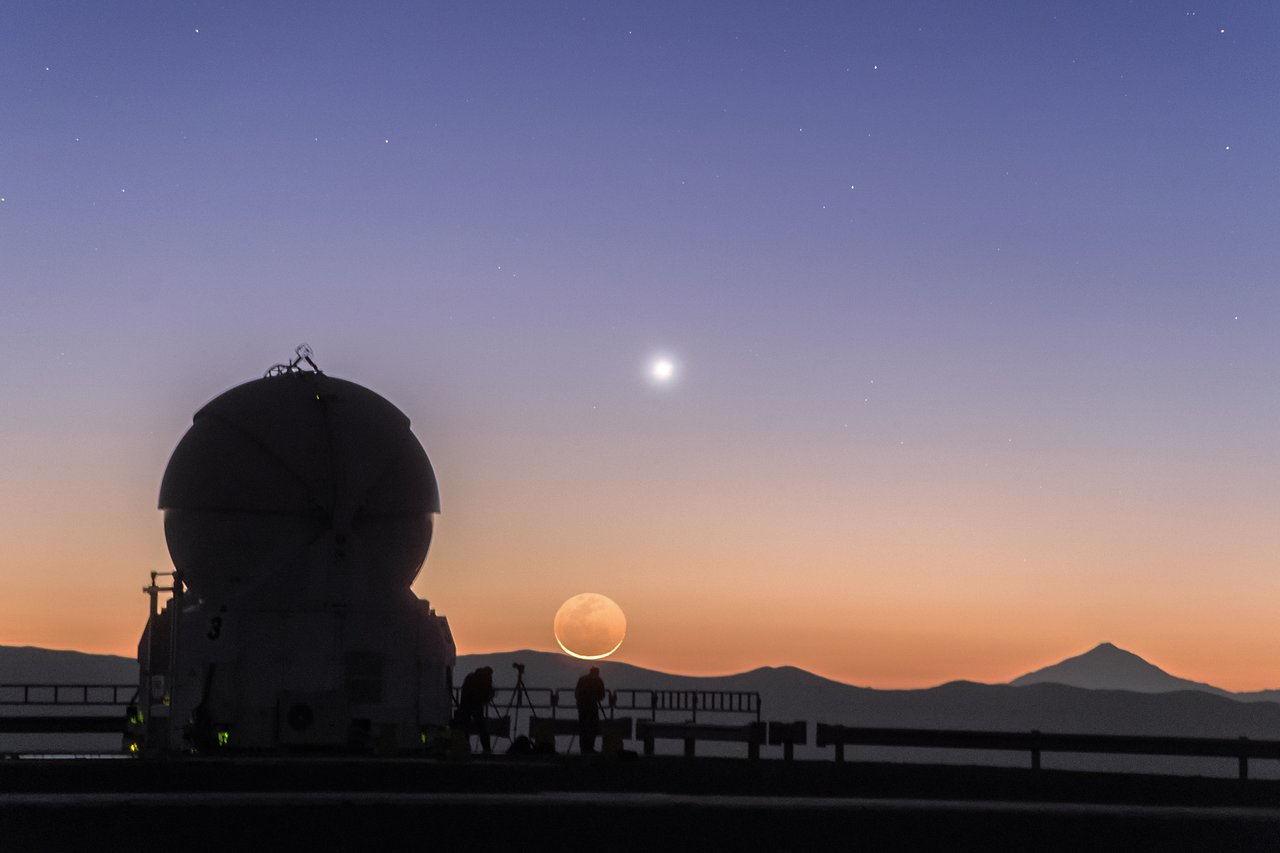 Good Morning, Earthshine