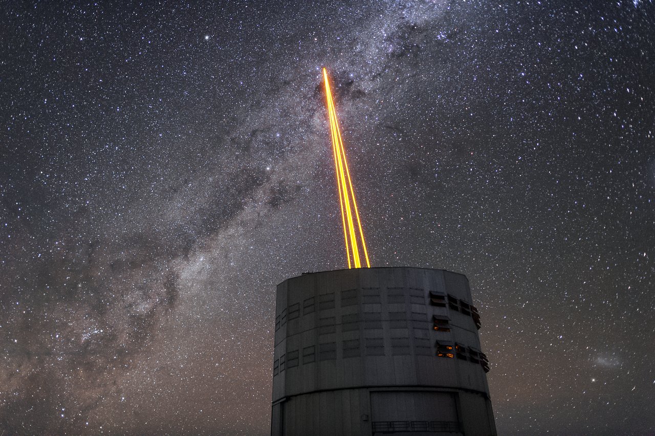 paranal-observatory-laser-guide-system.j