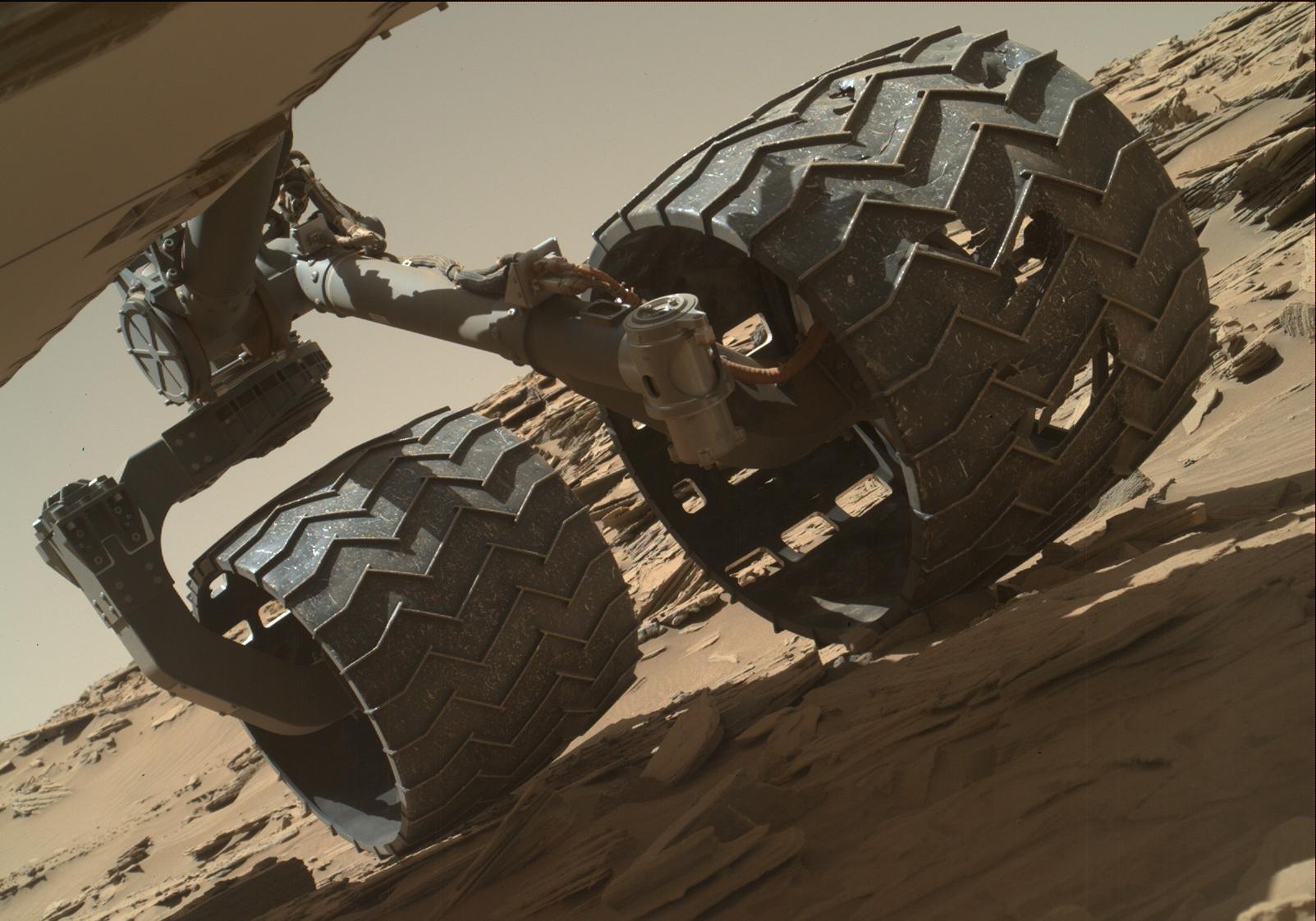 NASA's Curiosity Rover on Mars Is Climbing a Mountain Despite Wheel Damage