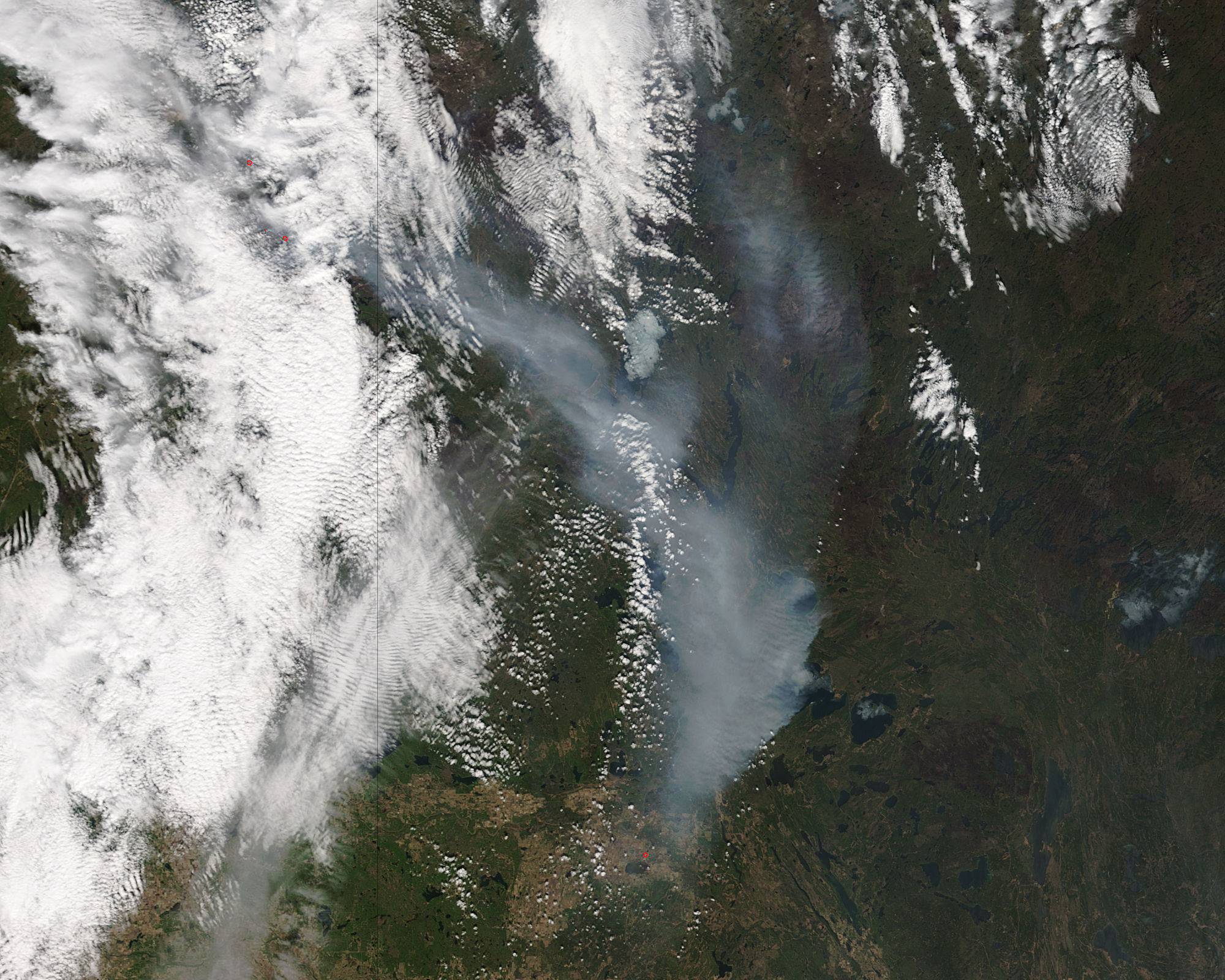 Huge Canadian Wildfire Spotted from Space (Photos)