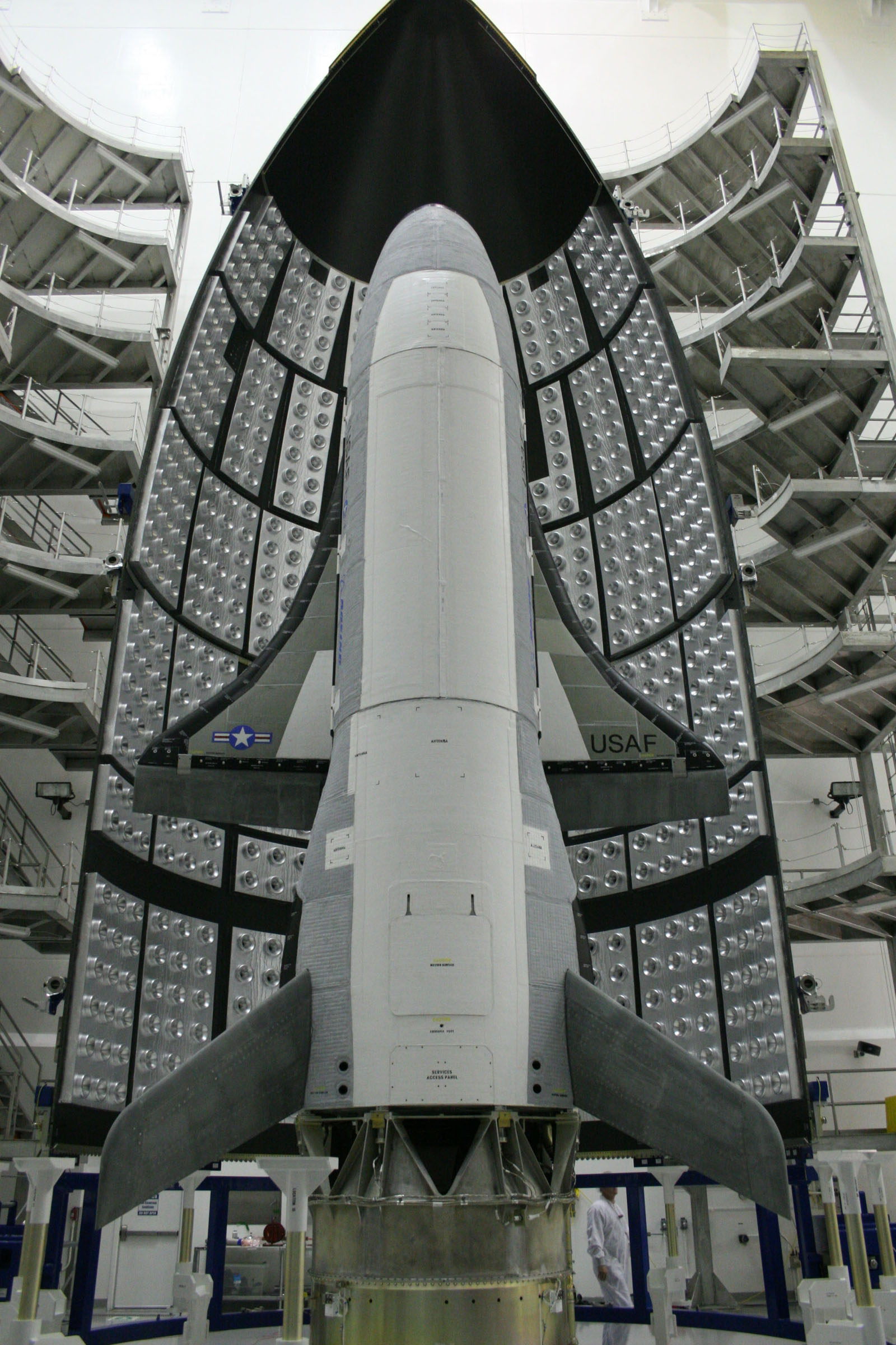 Mystery Mission: Air Force's X-37B Space Plane Nears 1 Year in Orbit