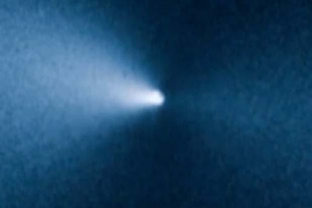 Hubble Spies Comet's Spinning Tail During Near-Earth Fly-By | Video