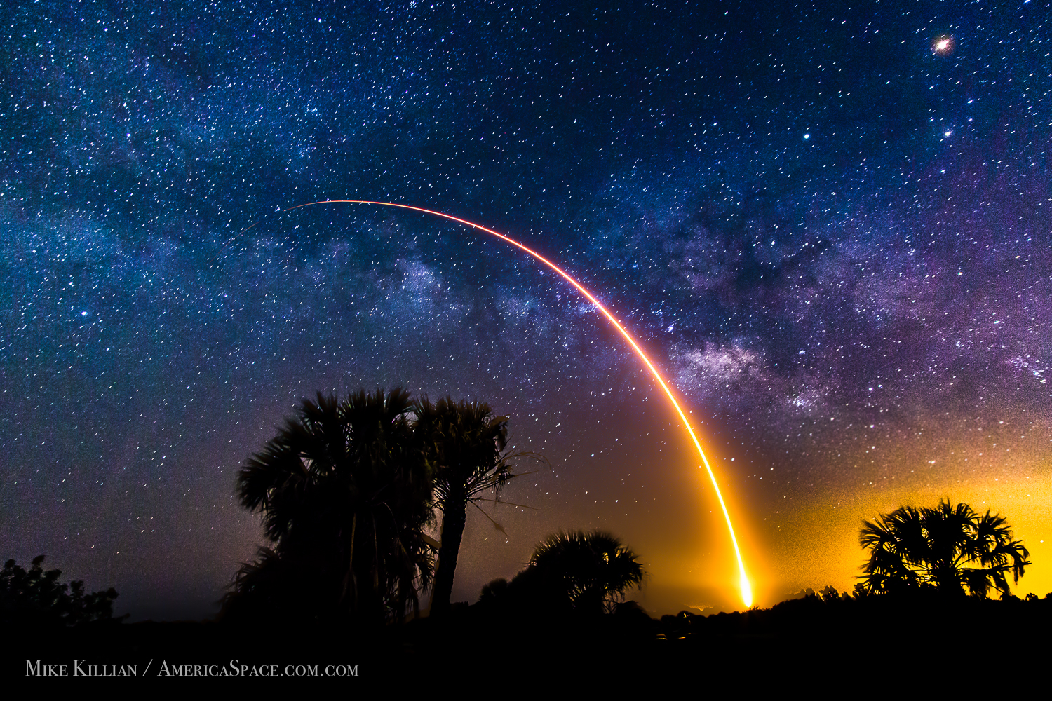 SpaceX's Falcon 9 Rocket Heads for the Stars in Stunning Photo