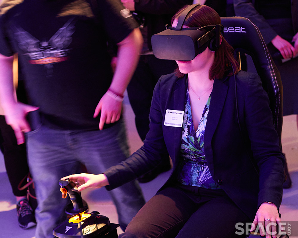Sarah Lewin testing Oculus Rift