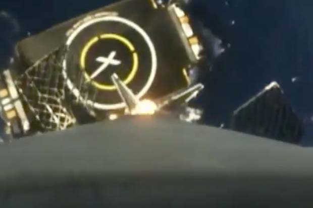 Jaw-Dropping Descent Of SpaceX's Falcon 9 First Stage | Time-Lapse Video