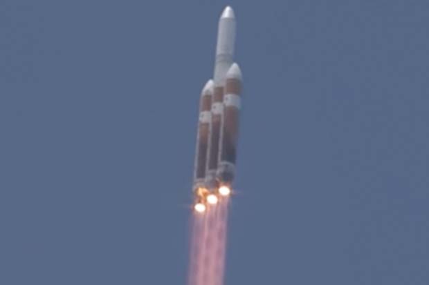 Liftoff! Delta IV Heavy Rocket Launches Spy Satellite | Video