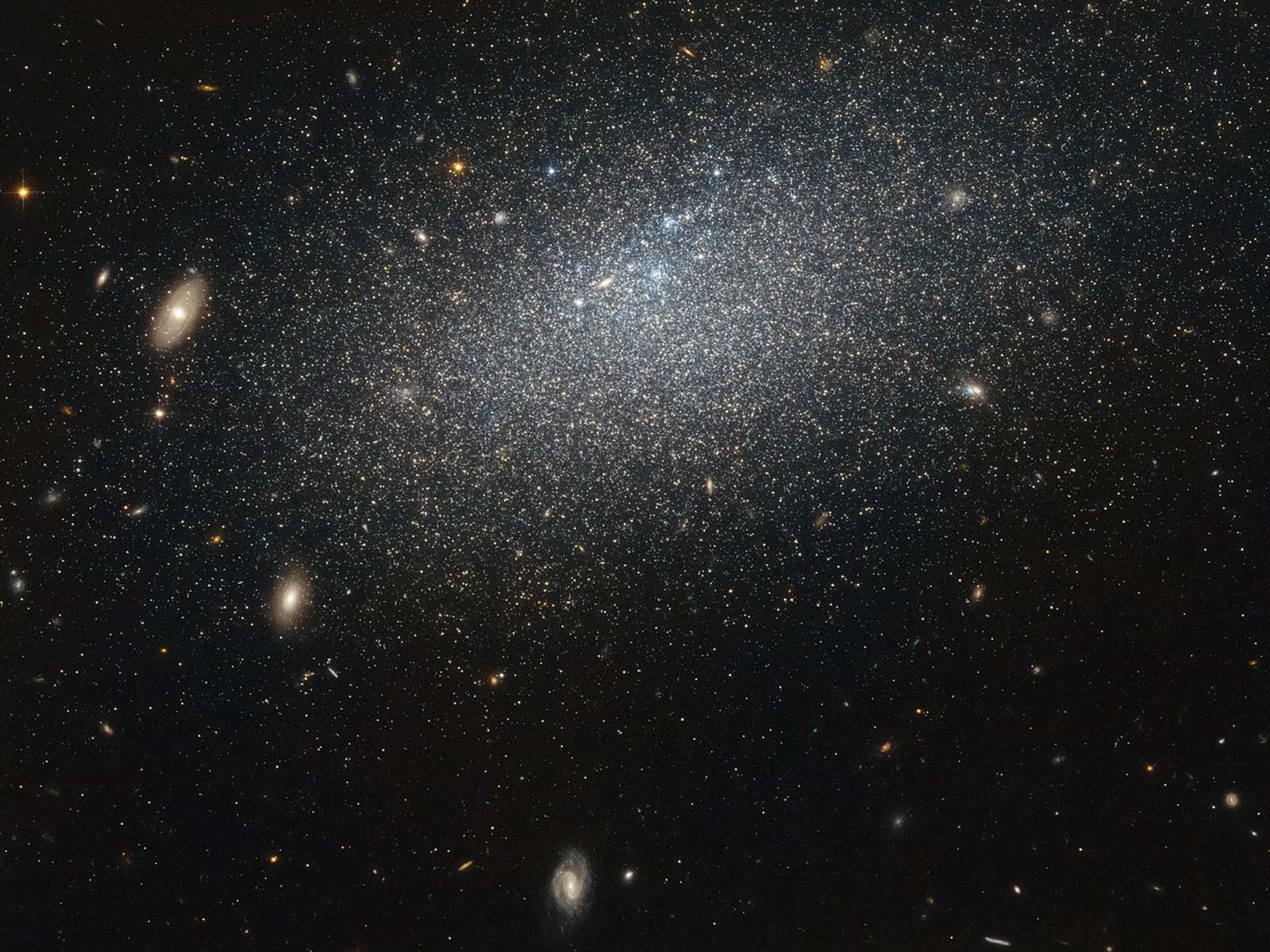 Peculiar Outlier Galaxy Offers Unique Laboratory | Space Wallpaper