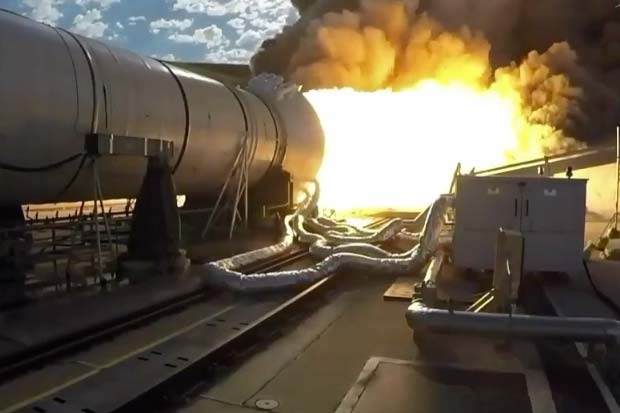 SP_160628_sls_booster_test_fire.jpg
