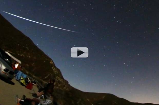 Perseid Meteors 'Rain' Over California | Time-Lapse Video