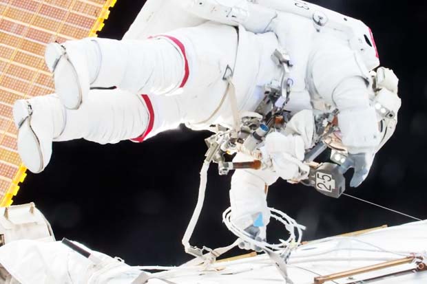 Multiple Spacewalks Made For ISS Docking Adaptor Installation | Highlight Video
