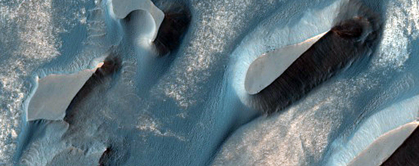 HiRISE Spies on Martian Surface