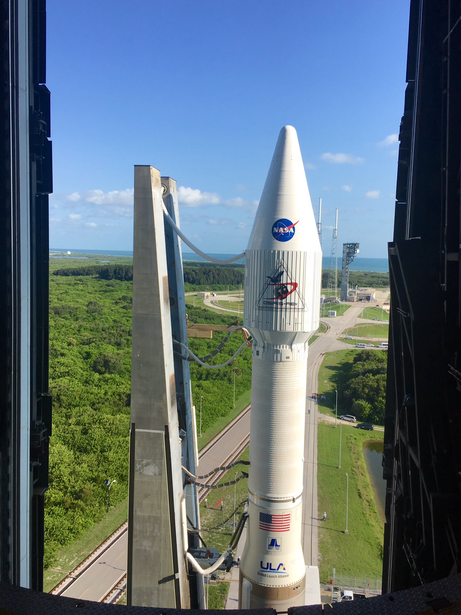 NASA Asteroid-Sampling Probe's Rocket Rolls Out to Launchpad (Photos)