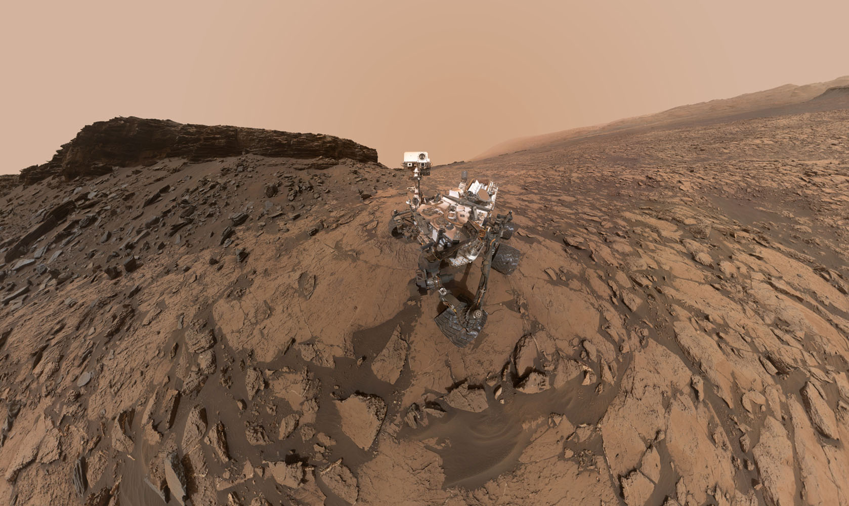 Curiosity Rover Snaps Amazing Selfie on Mars Mountain (Photo)