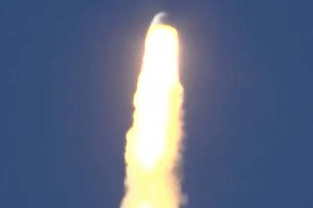 Blue Origin Crew Capsule Escape Test Goes Flawlessly | Video