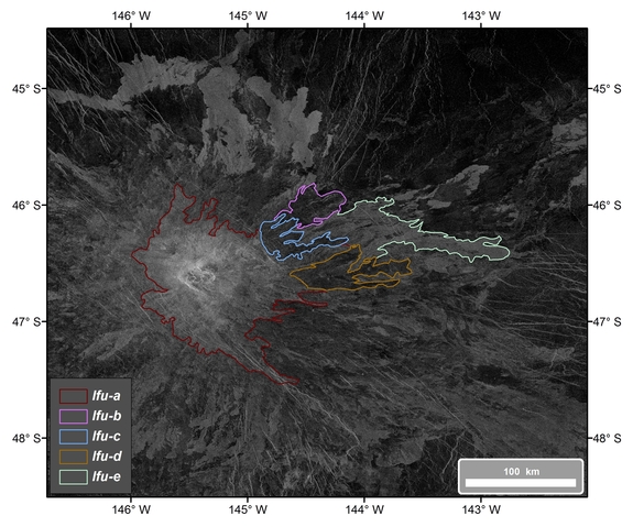 A geologic map of the eastern flank of Idunn Mons, displaying five lava flow units (lfu), identified using numerical simulations and radar data from the Magellan probe. The lfu are labeled "a" to "e." Lfu-a lies on the volcano's summit, while lfu-b through lfu-e are located on the volcano's flanks.