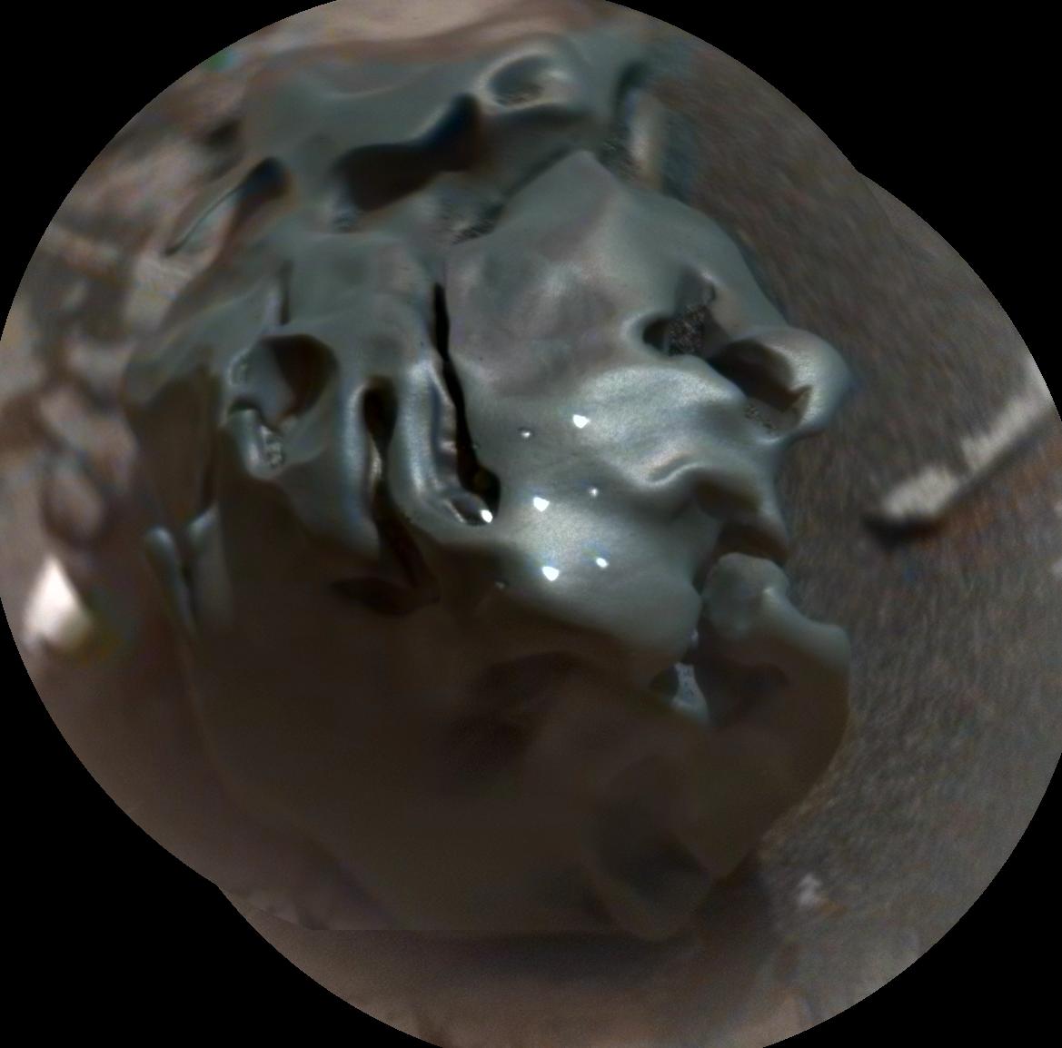 Curiosity Rover Finds Weird 'Egg Rock' Meteorite on Mars