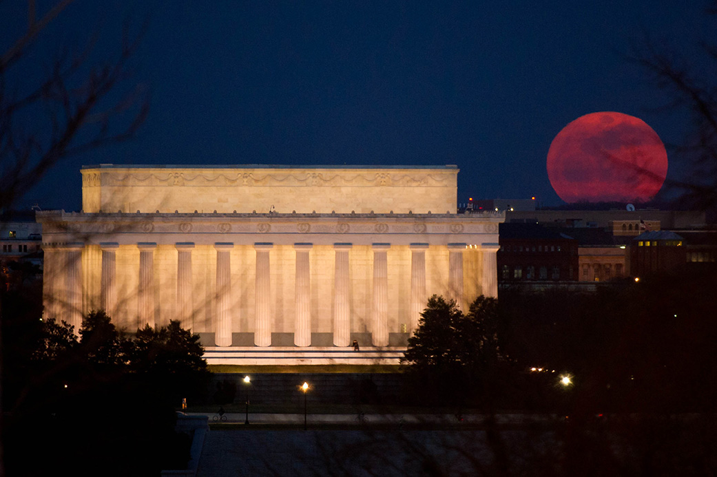 How to Photograph the Supermoon: NASA Pro Shares His Tips 