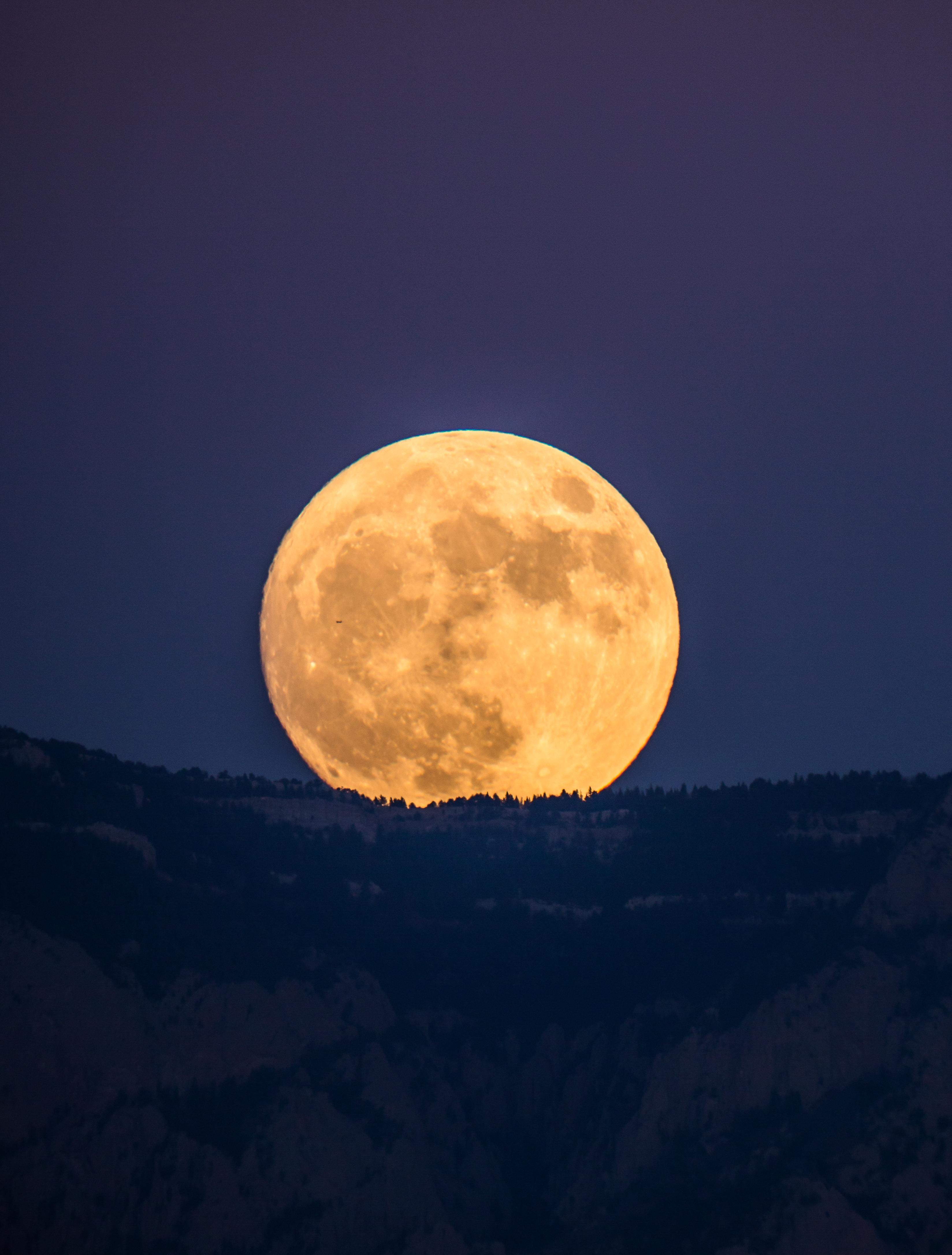 Skywatchers Shoot Stunning 'Supermoon' Photos