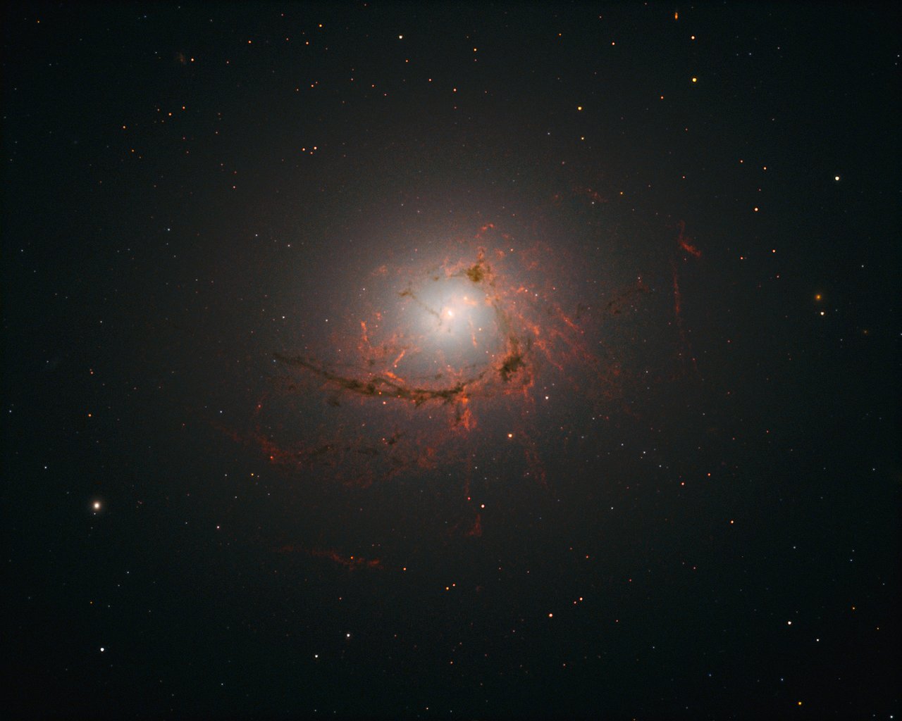 What Tangled Web: Galaxy's Messy 'Threads' Star in New Pic