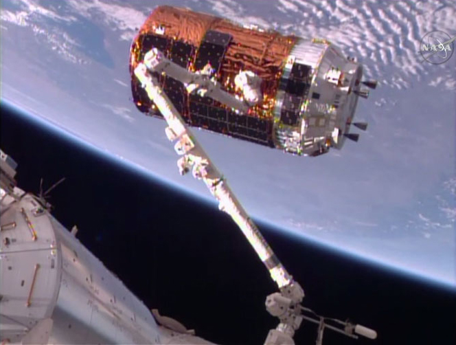 Japanese Spaceship Makes Christmas Delivery at Space Station