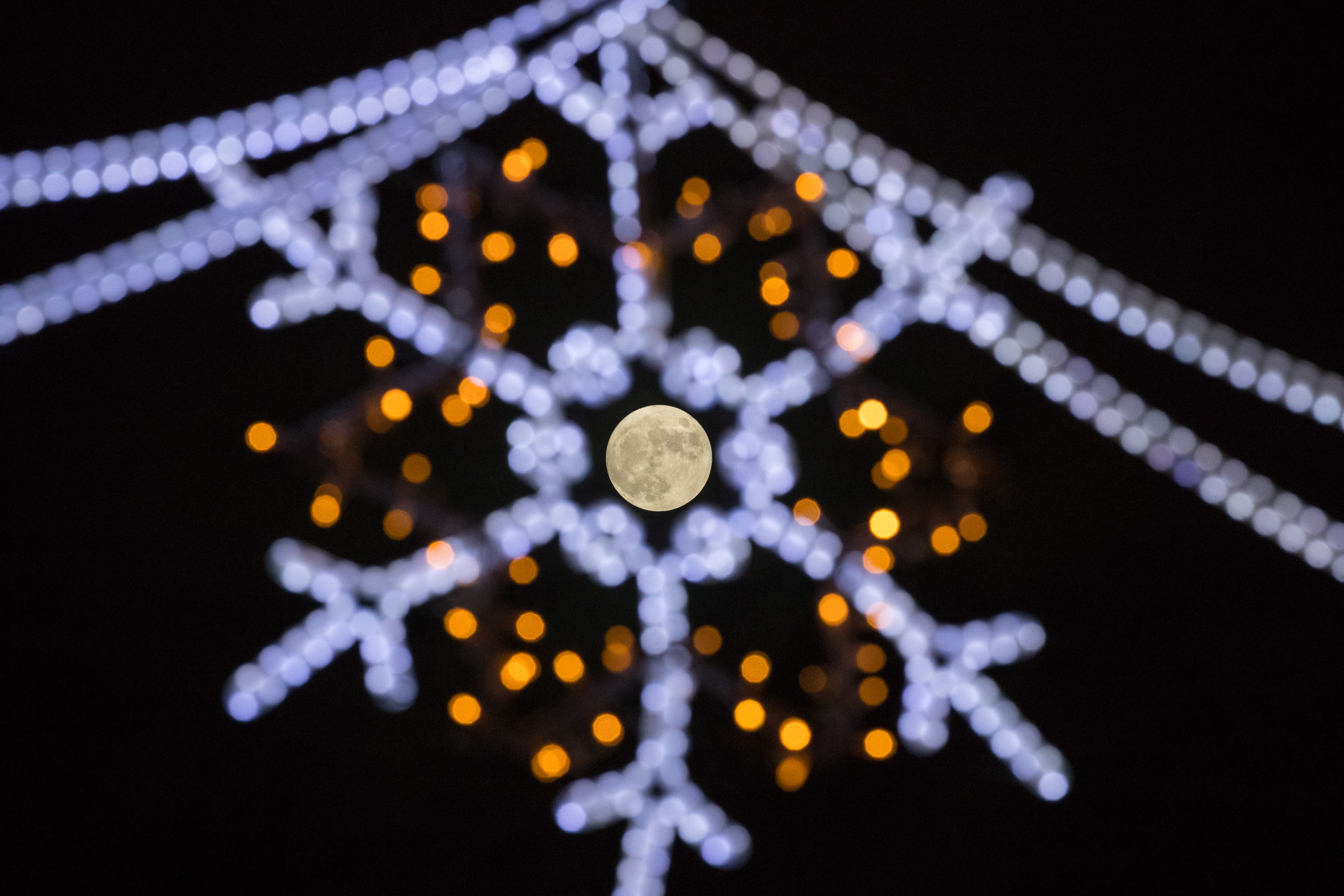 Super-Snowflake-Moon