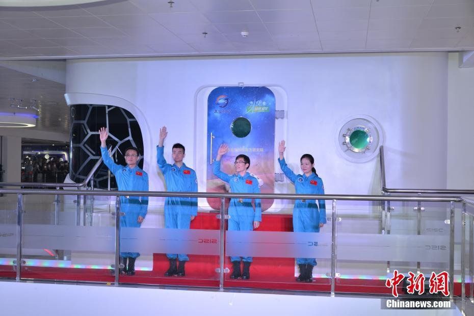 Chinese Volunteers Complete 180-day Space Simulation