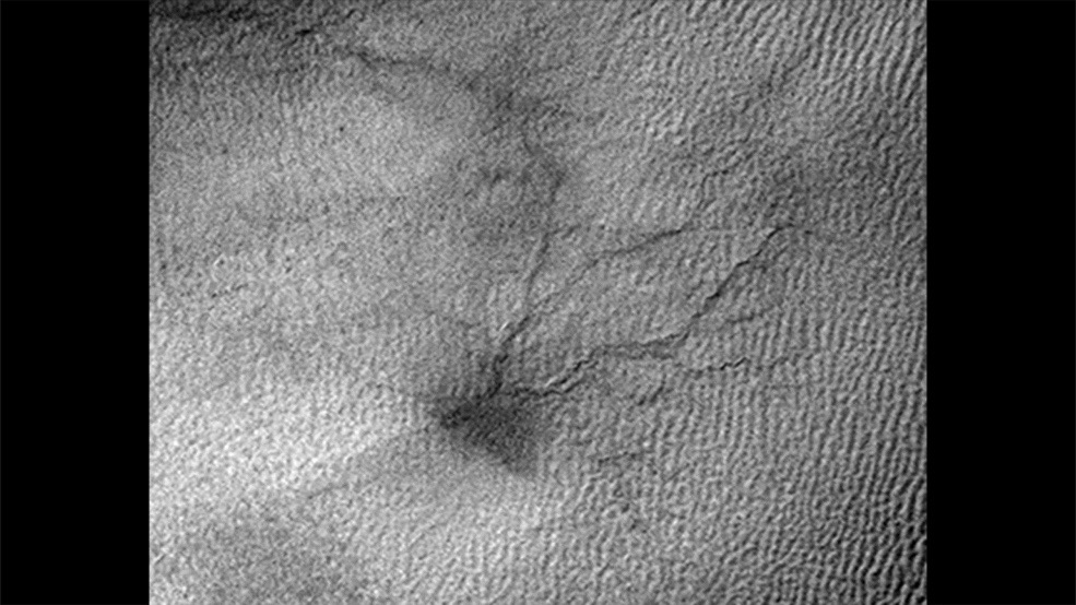 Baby 'Spiders' on Mars Expand Across Sand Dunes (Photos)