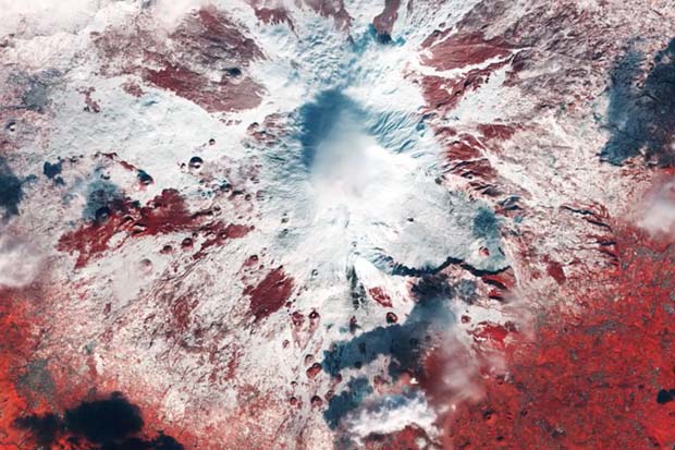 Rarely Snow-Covered Sicily Seen From Space | Video