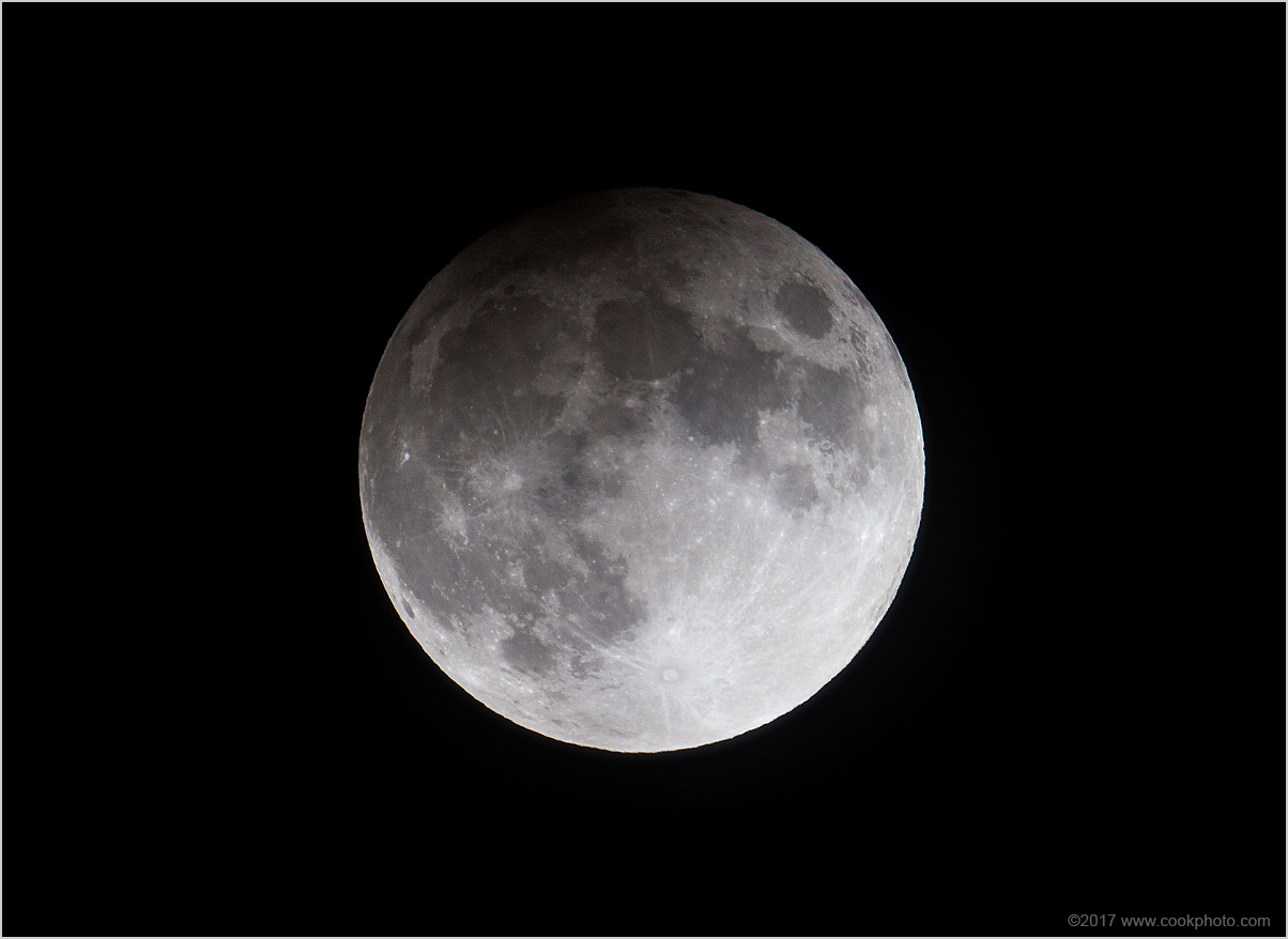 Snow Moon Eclipse & Green Comet a Double Treat for Skywatchers (Photos, Video)