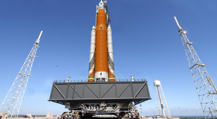 Putting Astronauts on SLS Debut Flight Sparks Safety Group's Concern