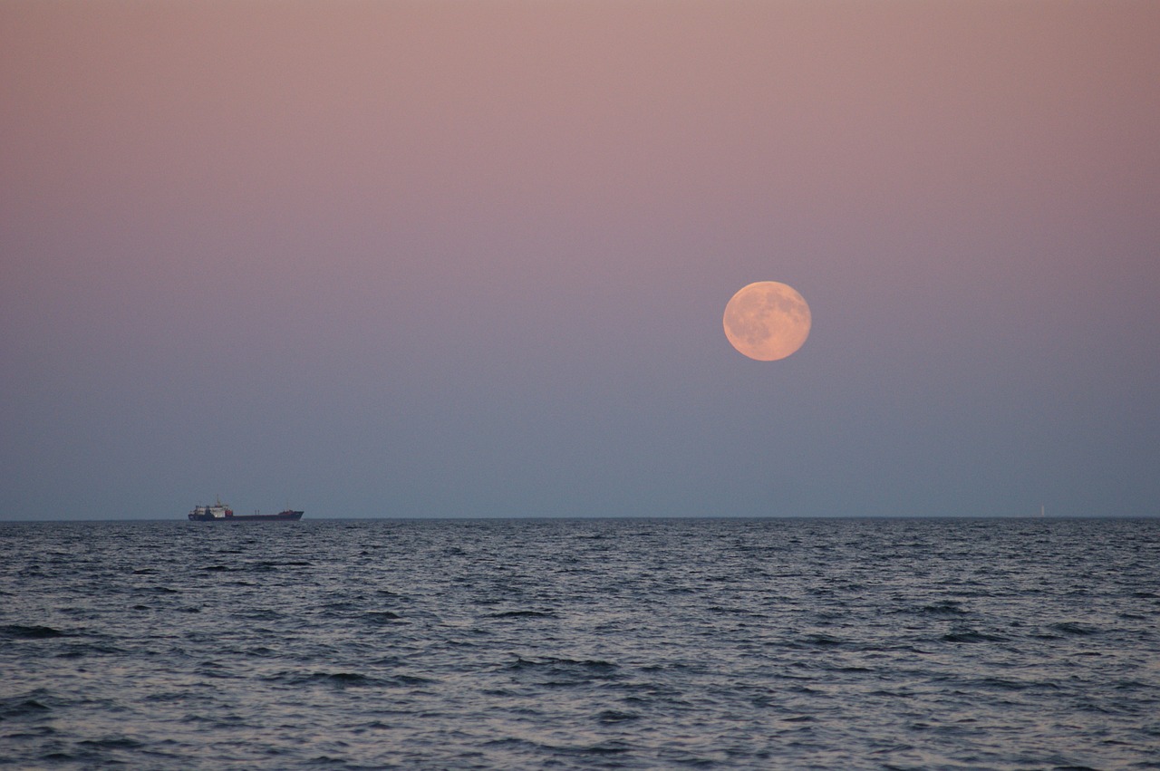 April Full Moon 2017: When to See the 'Pink Moon'
